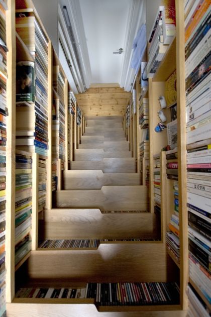 Książki w schodach